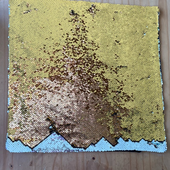 Gryffindor Sequin Reversible Pillow Cushion Gold & Black 15” zippered case. - Picture 2 of 5